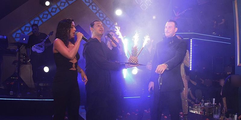 Σάκης Αρσενίου: Η έκπληξη γενεθλίων on stage του Βodega από Σάλτη-Τσαγκρινού-Βέρο