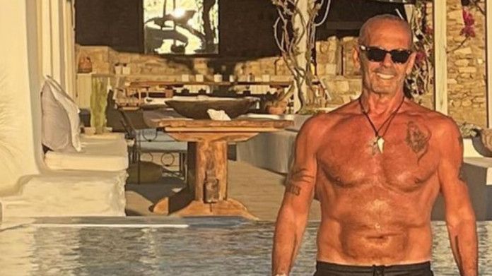 «Όσο μεγαλώνεις τόσο ομορφαίνεις» γράφουν στον Πέτρο Κωστόπουλο – Η φωτογραφία από την πισίνα